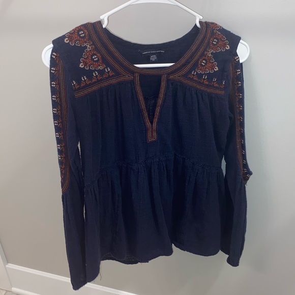 Beautiful American Eagle Blouse - Picture 2 of 5
